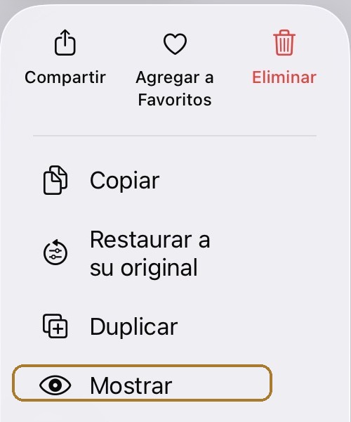 Menú de acciones rápidas en iOS 26 dentro del álbum Oculto, con Mostrar resaltado más abajo en el menú