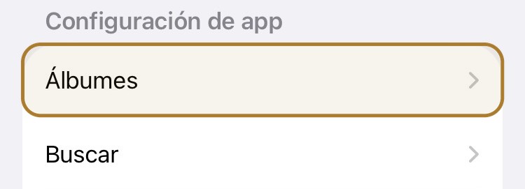 Ajustes de Fotos en iOS 27 con la fila Álbumes de Configuración de app resaltada